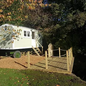 Waterside Shepherds Hut Chalet